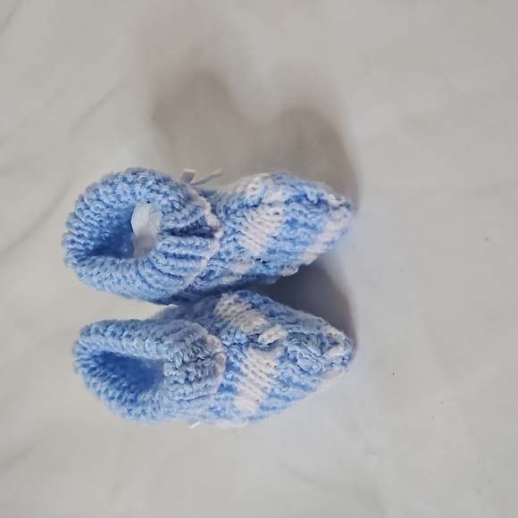 Hand Crafted Crochet Baby Shoes Baby Blue and white Tread & Handmade Bow Ribbon - Picture 14 of 16
